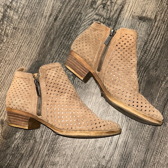 Lucky Brand Women's 6 boots Basel 3 Perforated Leather Tan Ankle zippers - Picture 1 of 6